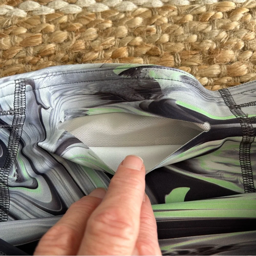 Lululemon Base Pace High-Rise Short 8" Paint Glide Warp Multi - Picture 7 of 13